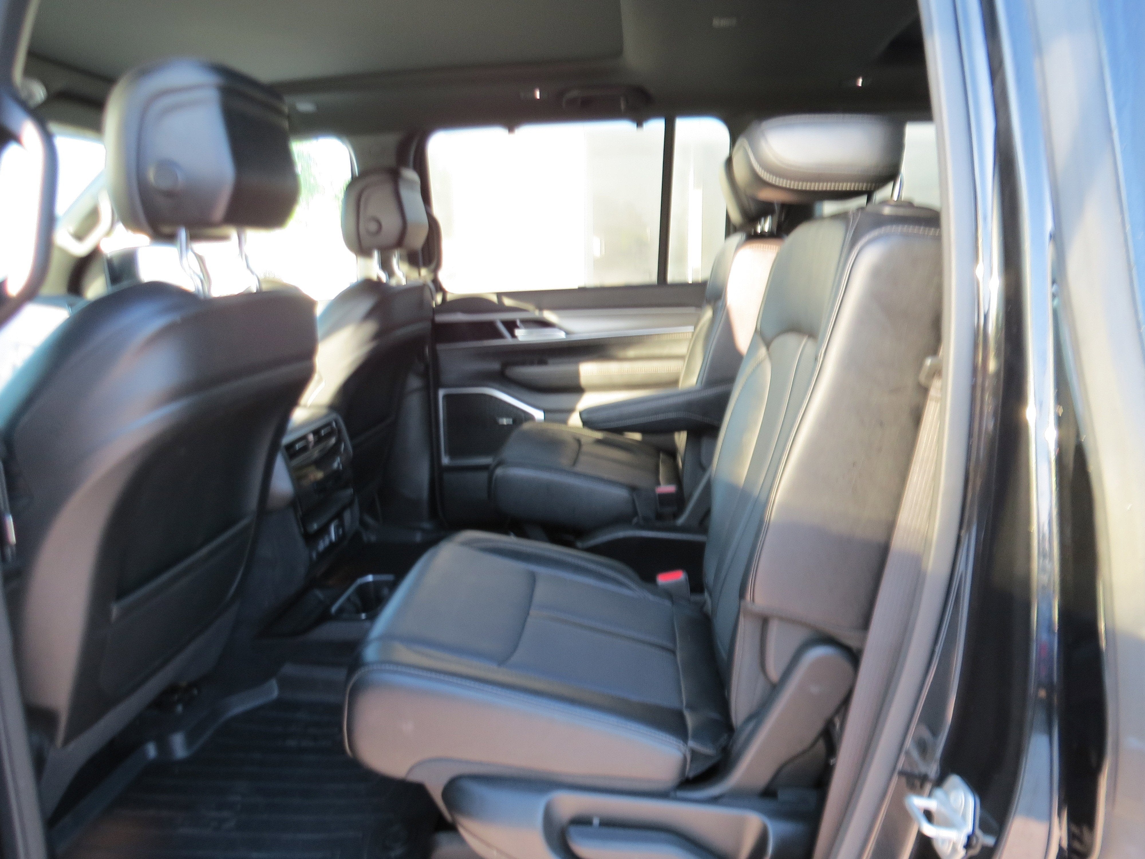 2024 Jeep Wagoneer Series II Carbide 4x2