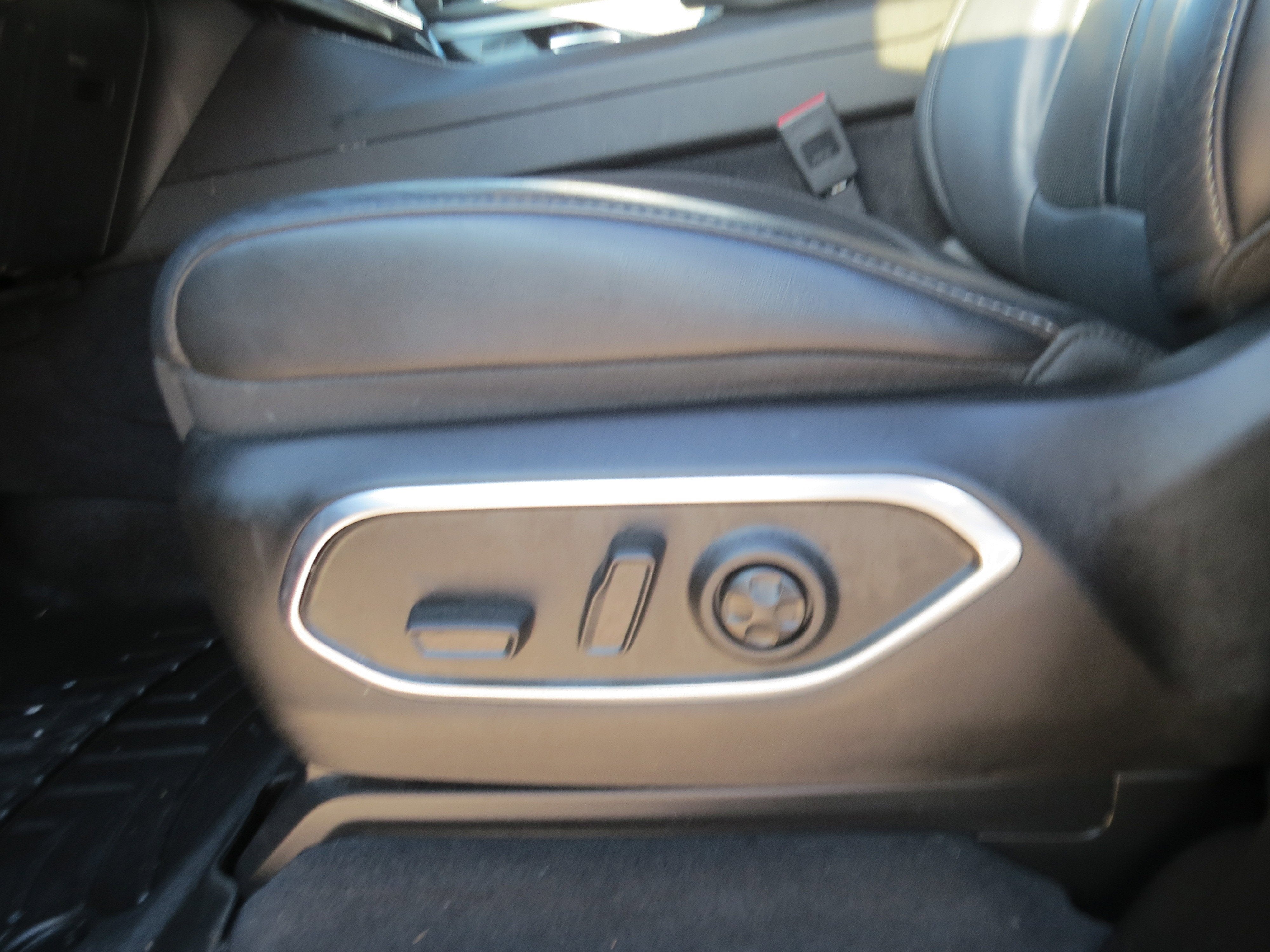 2024 Jeep Wagoneer Series II Carbide 4x2