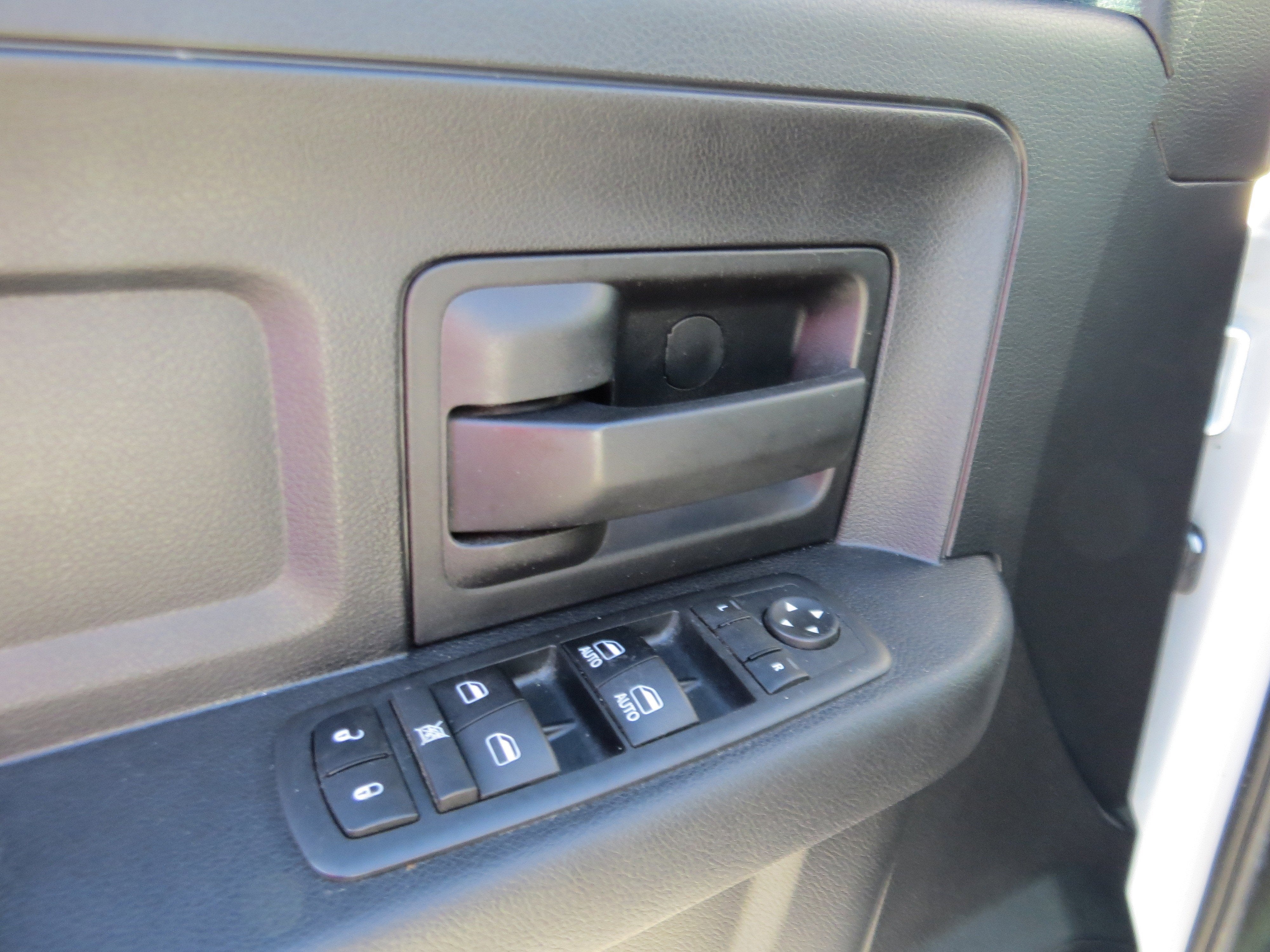 2017 RAM 1500 Tradesman Quad Cab 4x2 6'4" Box