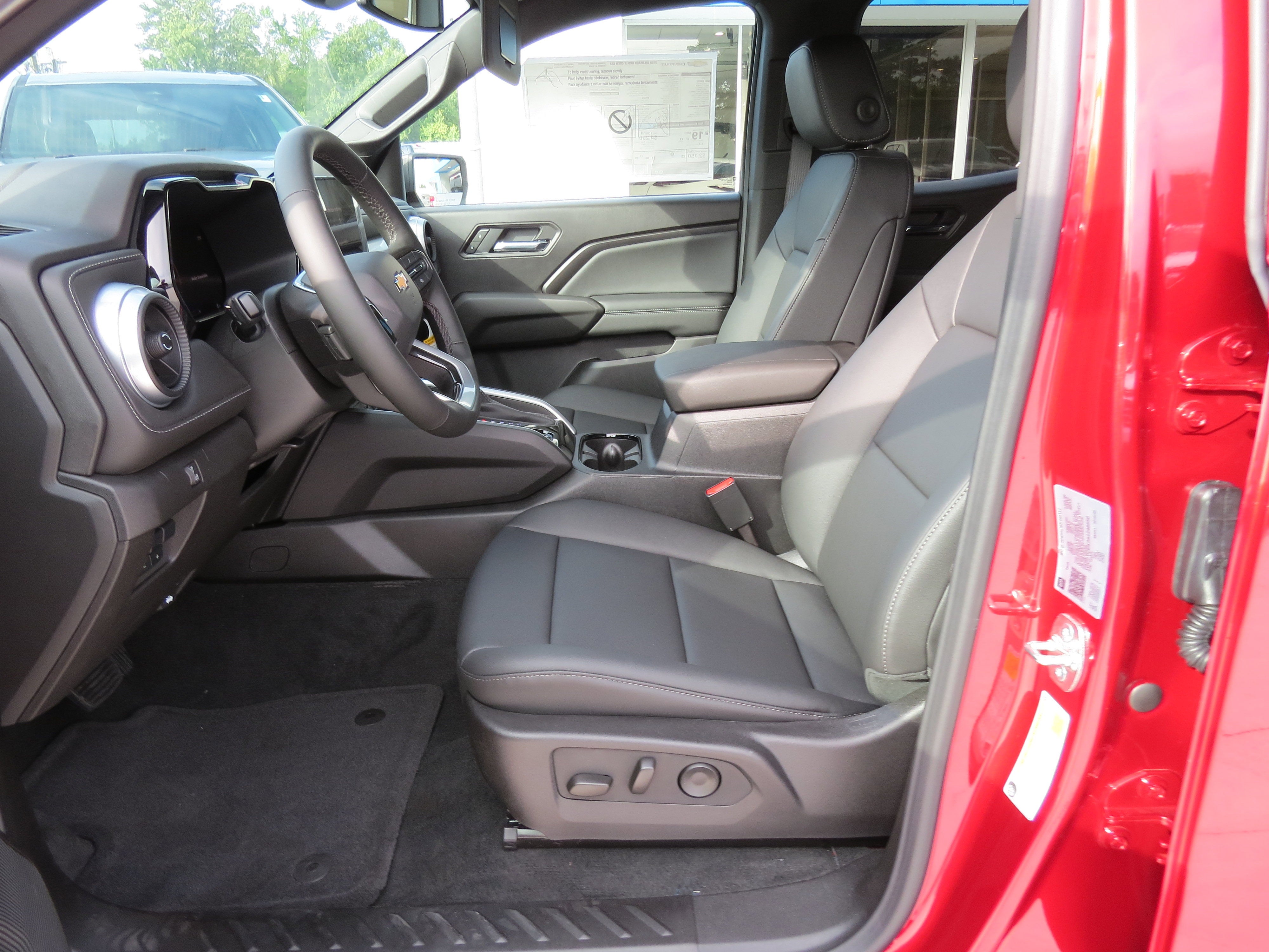 2025 Chevrolet Colorado WT/LT