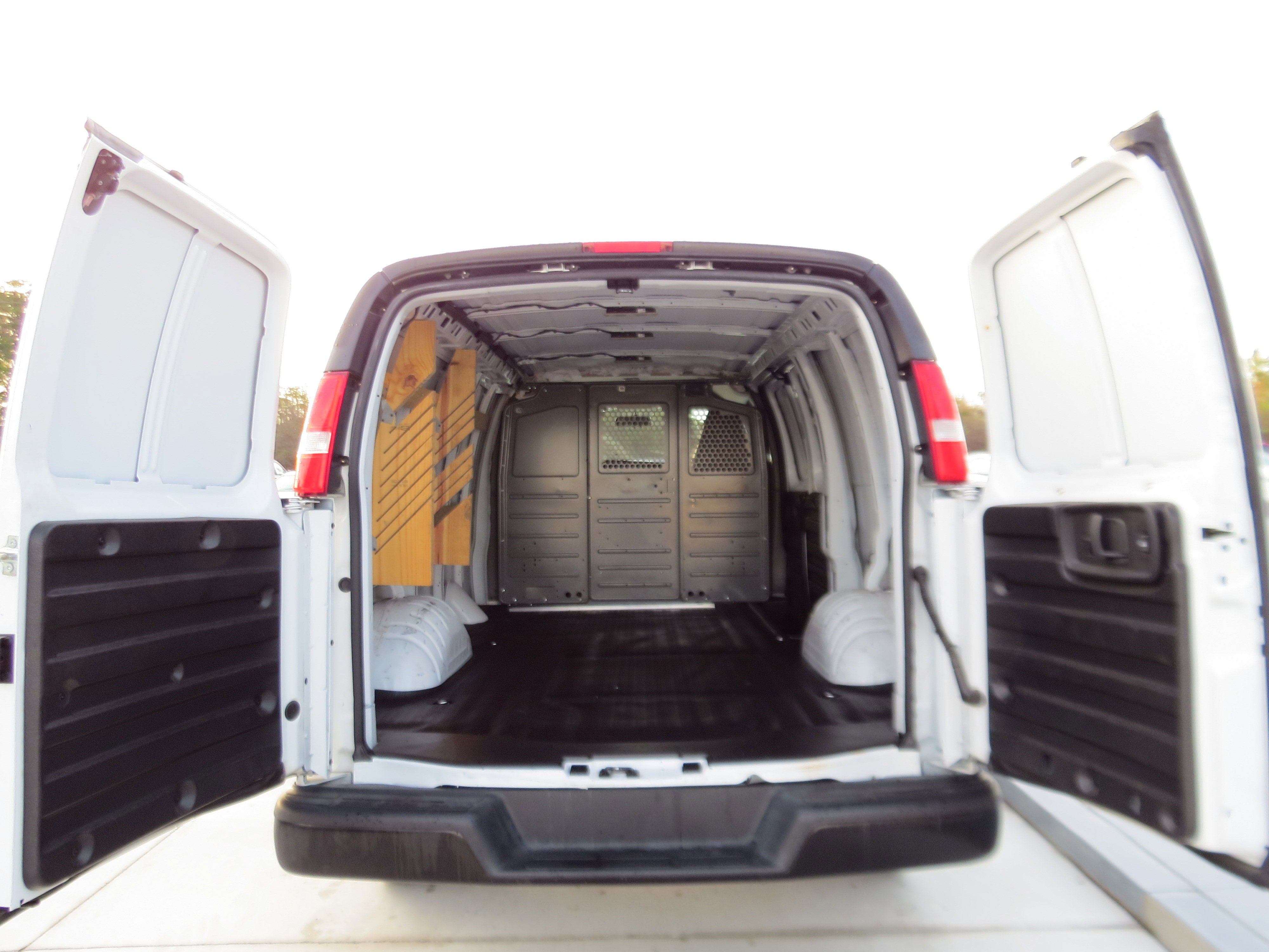 2025 Chevrolet Express Cargo WT