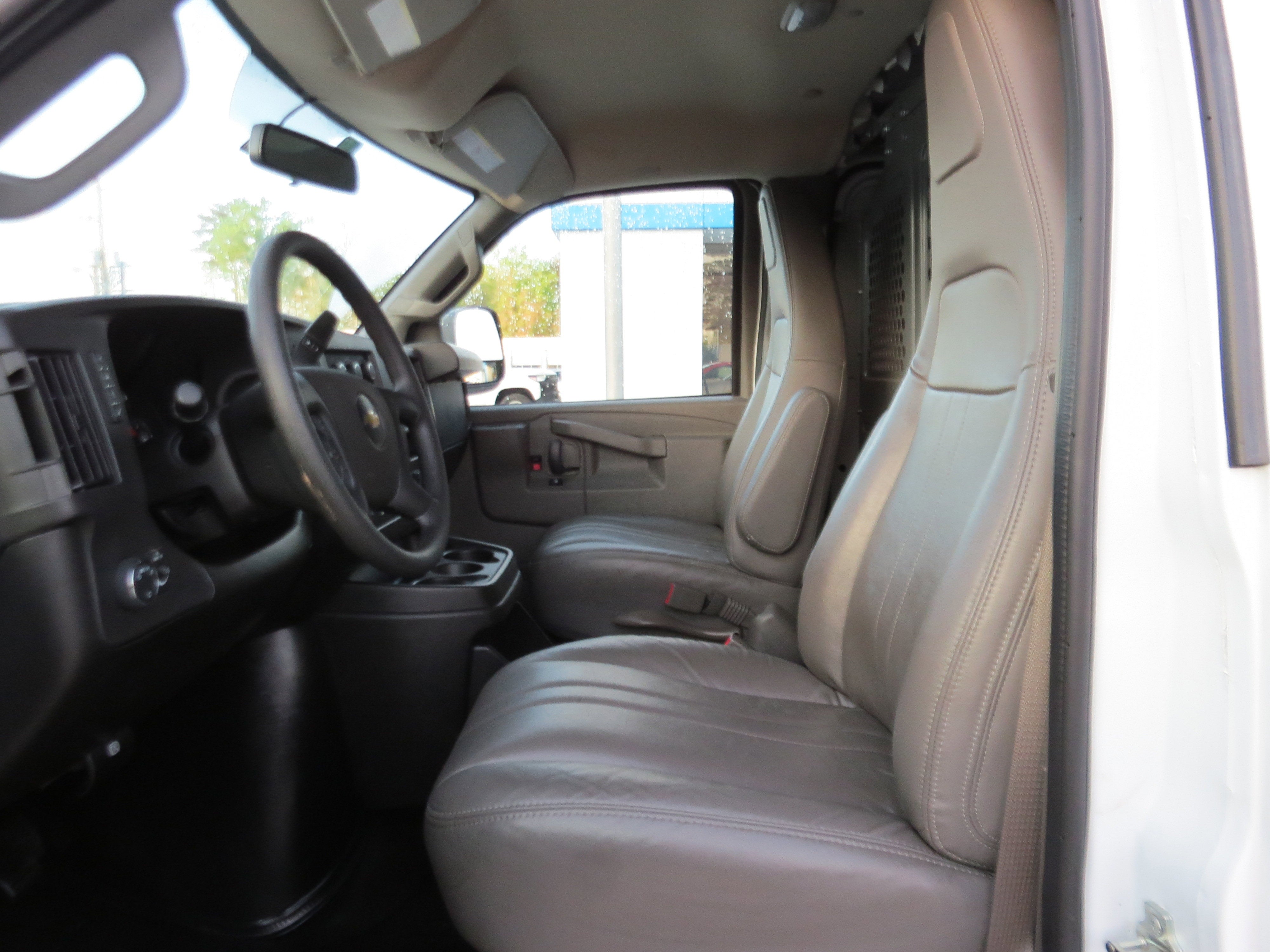 2025 Chevrolet Express Cargo WT