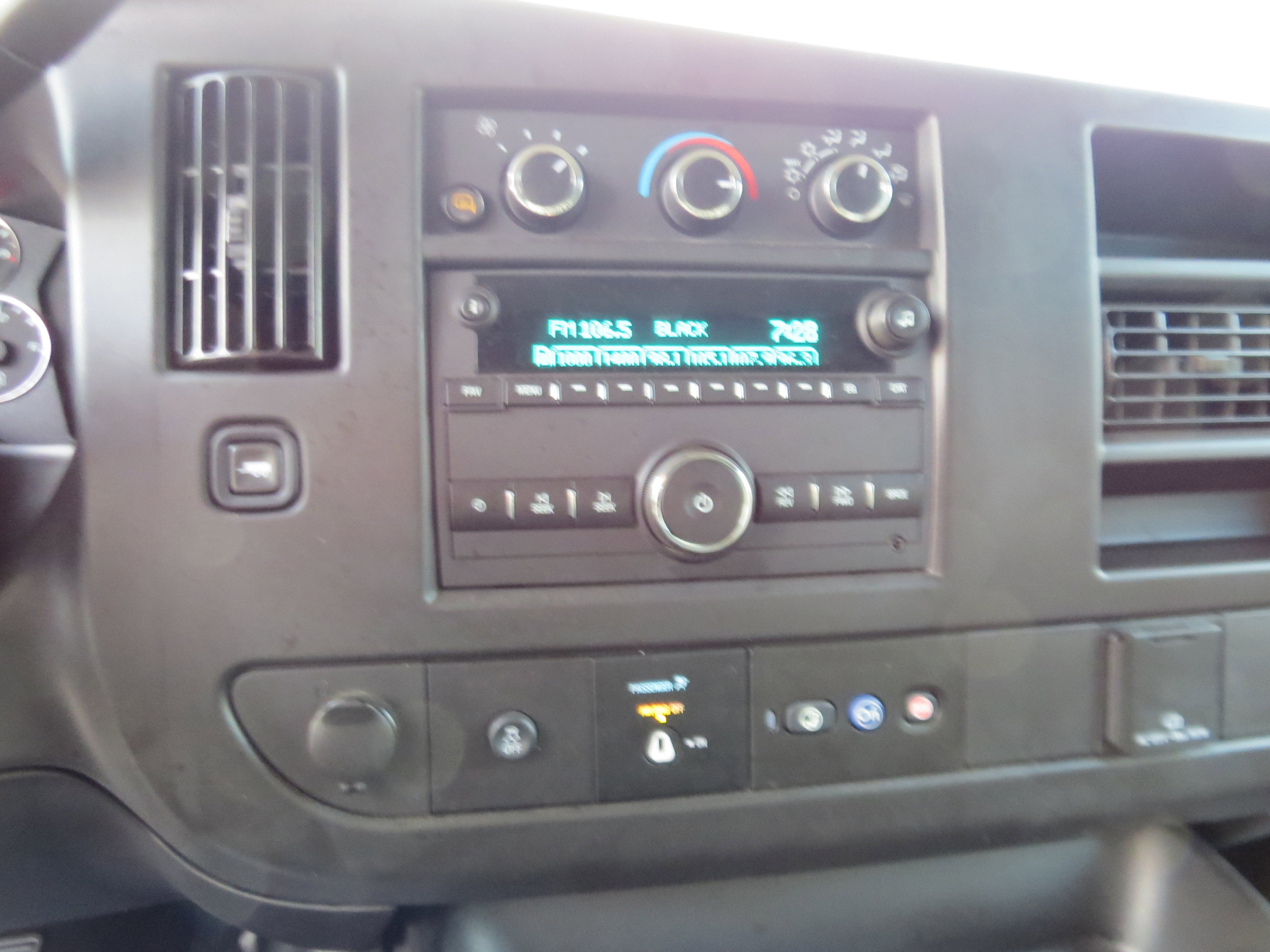 2025 Chevrolet Express Cargo WT