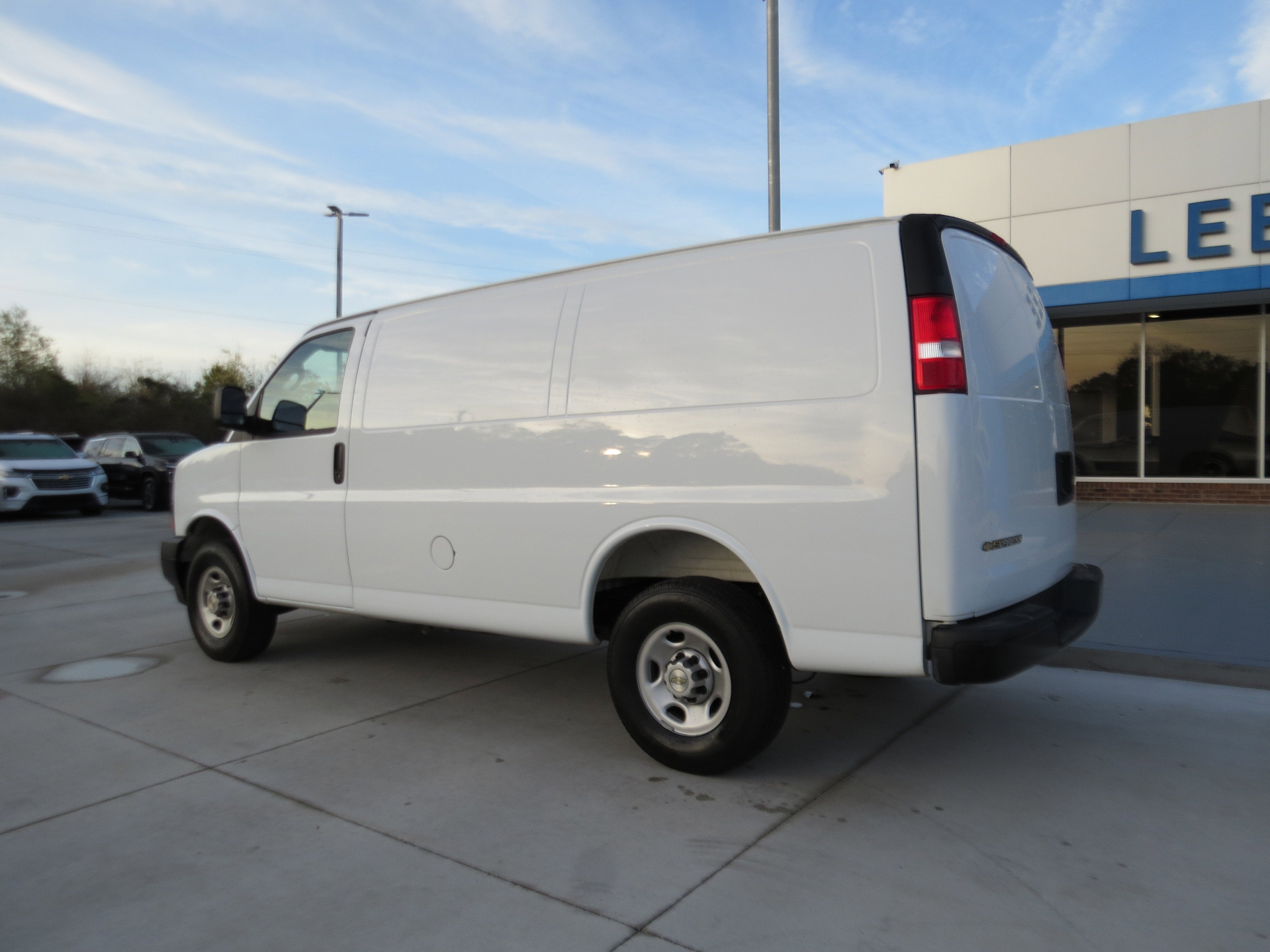 2025 Chevrolet Express Cargo WT