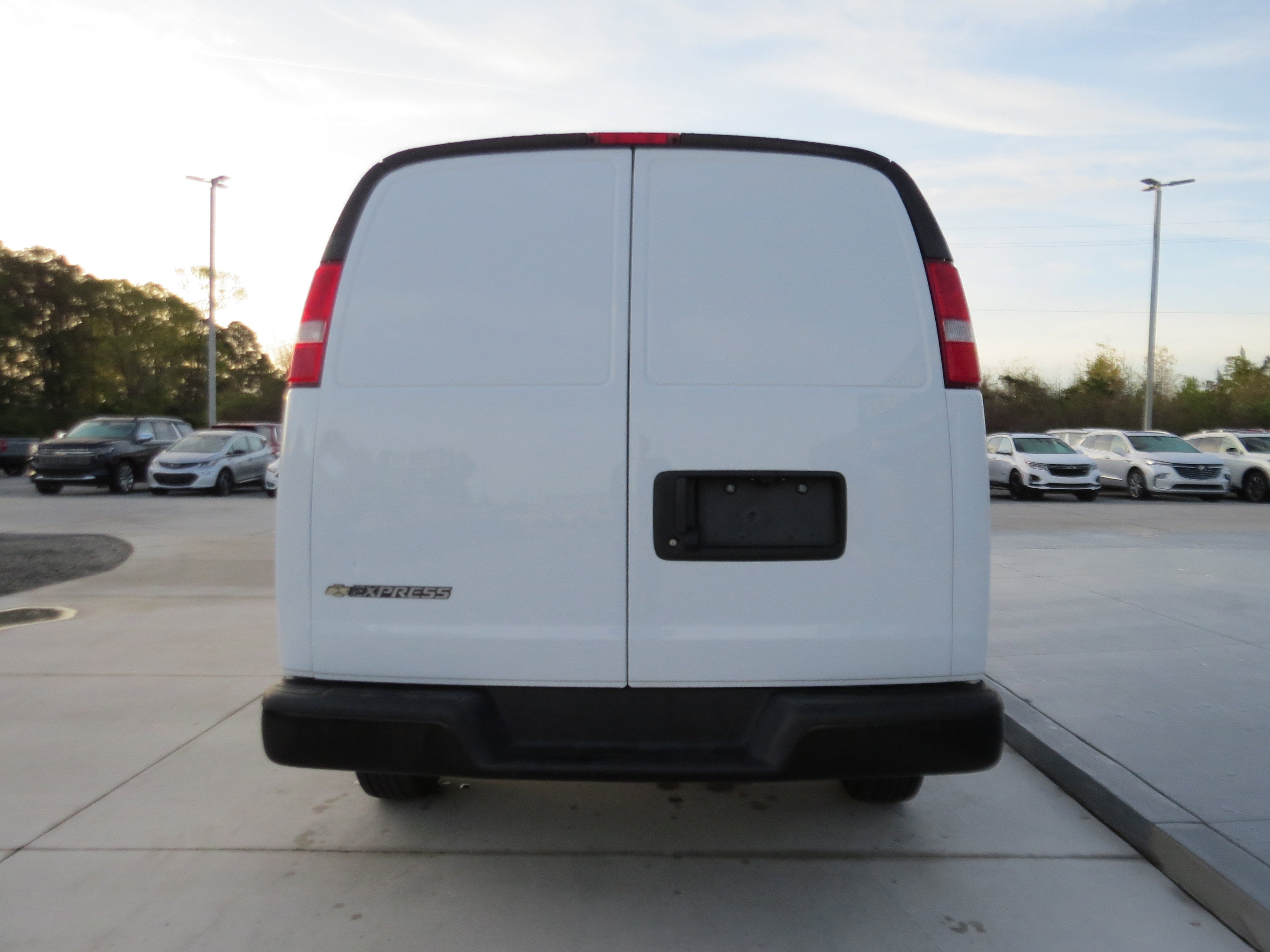 2025 Chevrolet Express Cargo WT