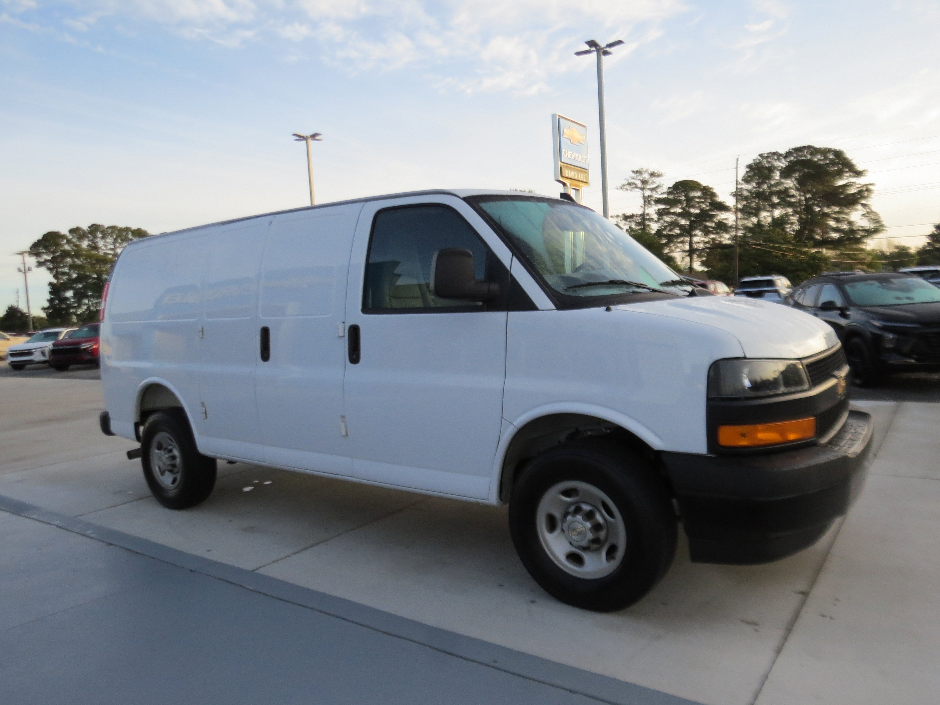 2025 Chevrolet Express Cargo WT
