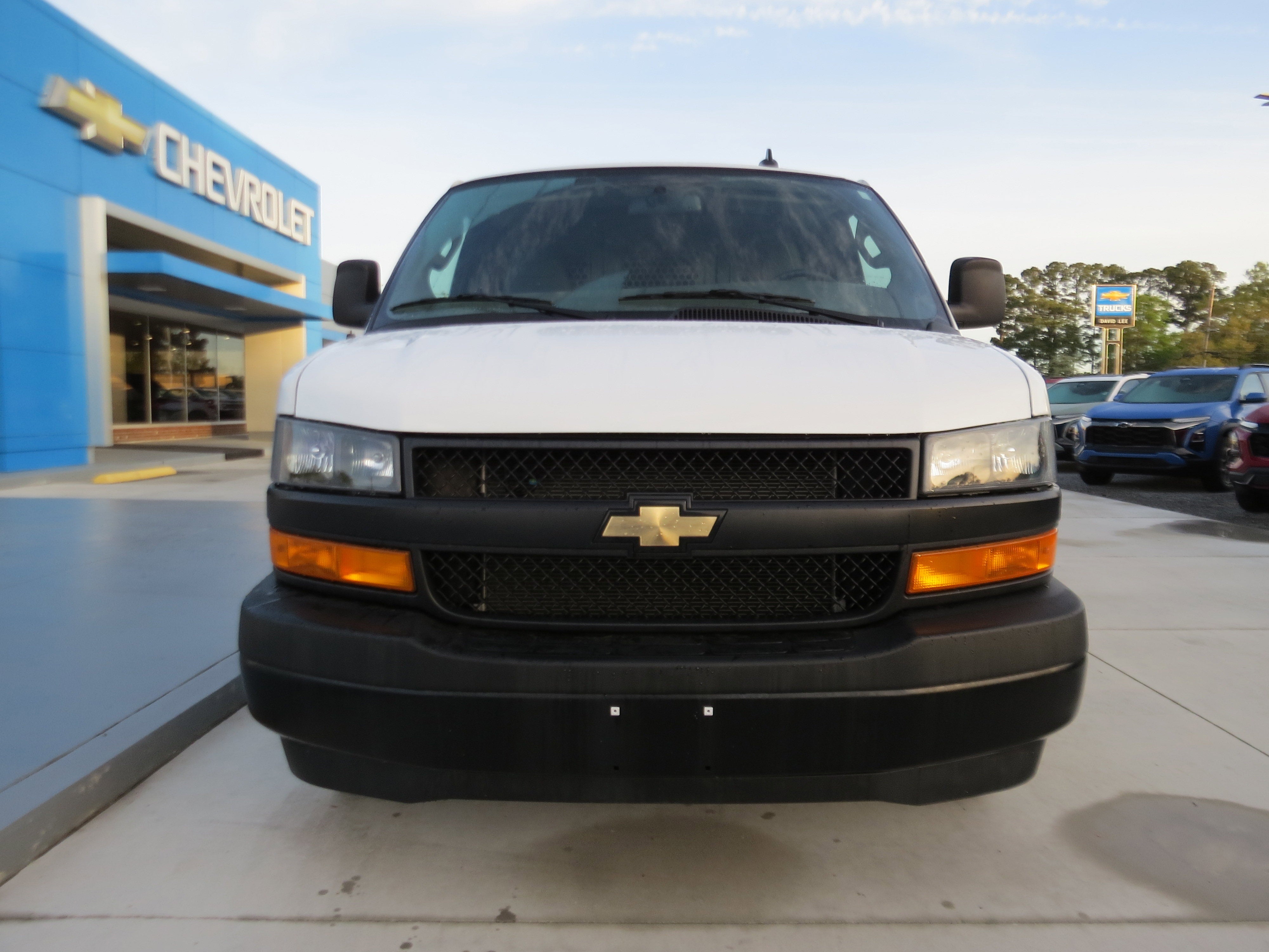 2025 Chevrolet Express Cargo WT