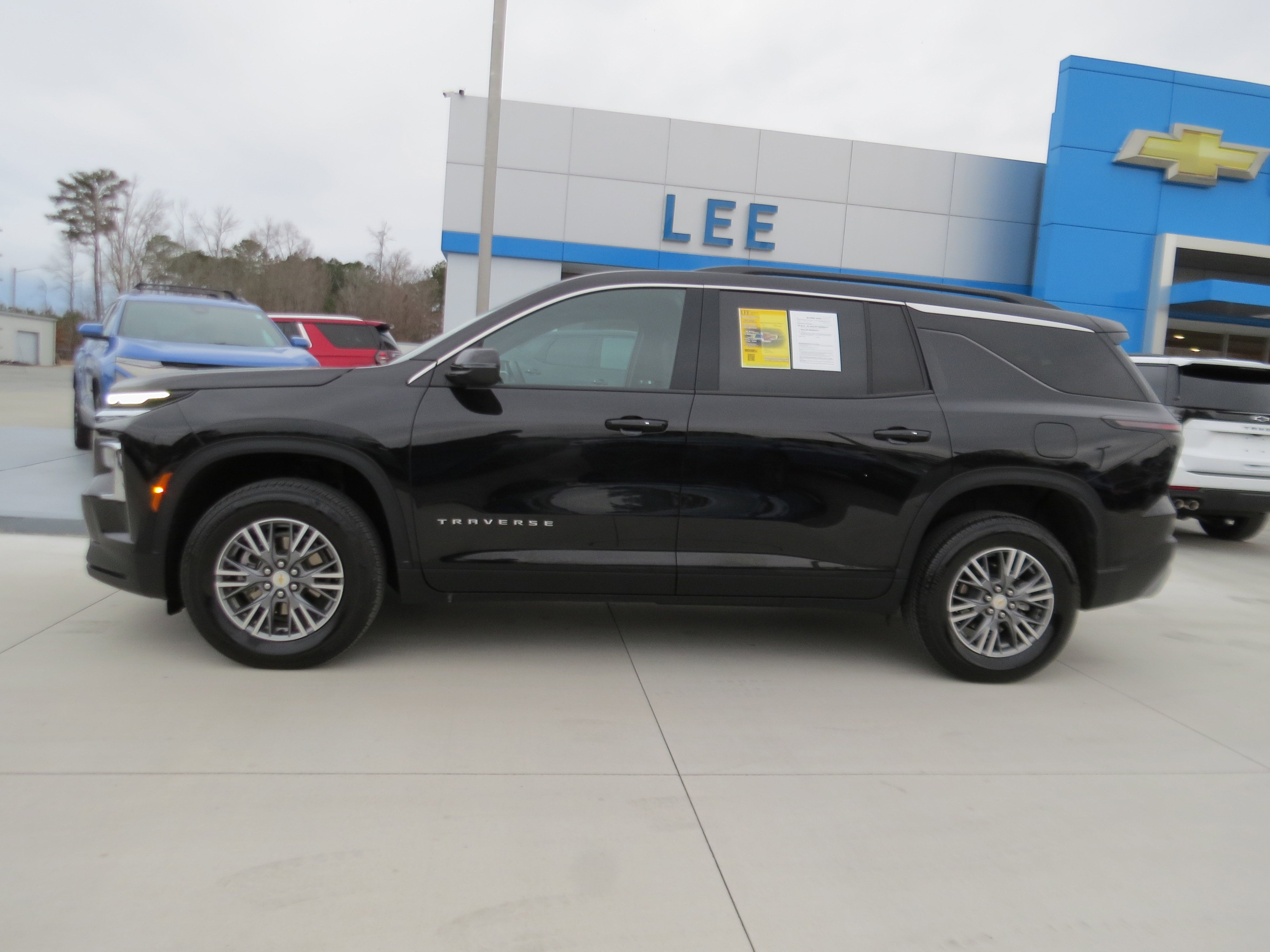 2025 Chevrolet Traverse LT