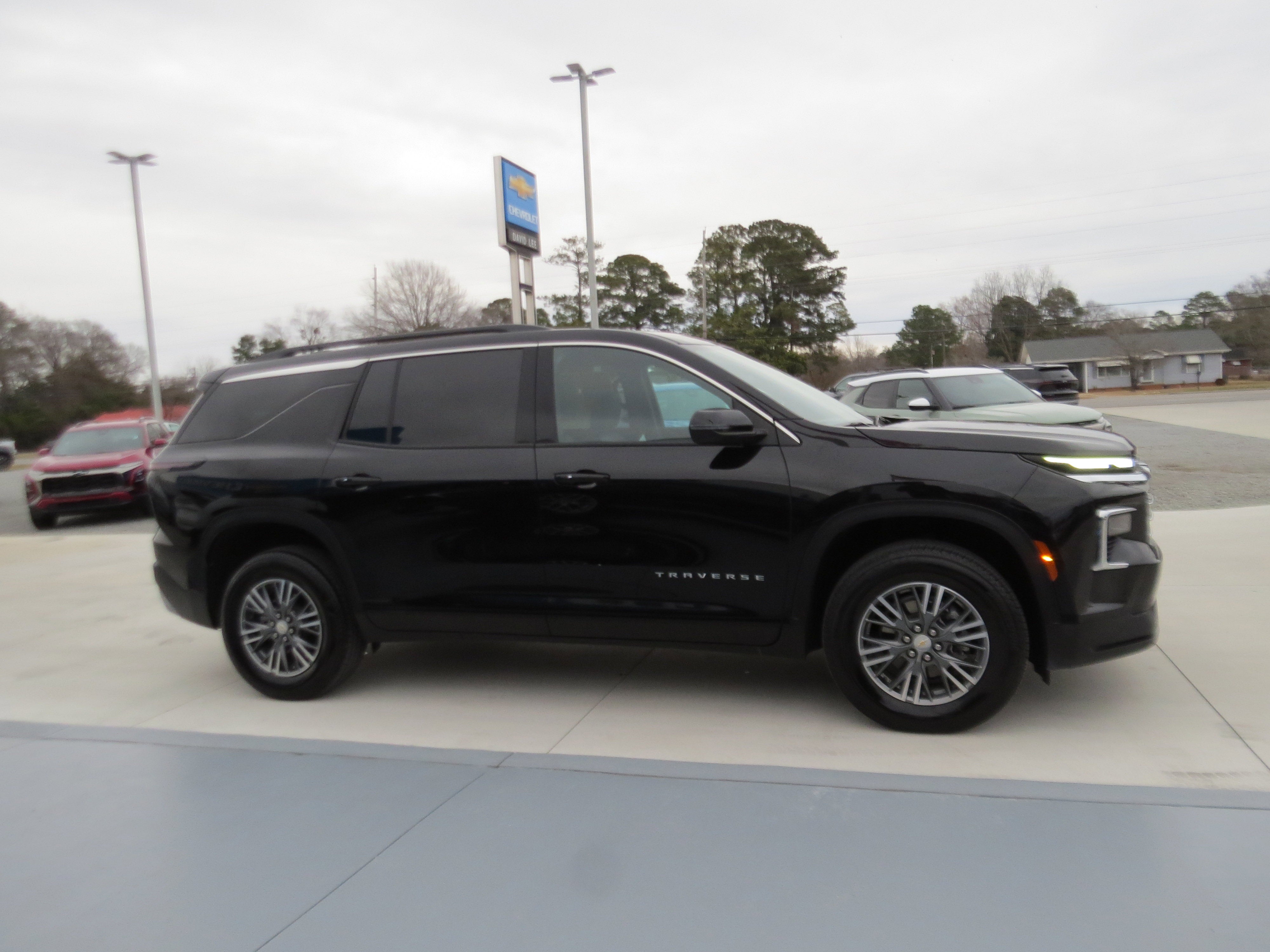 2025 Chevrolet Traverse LT