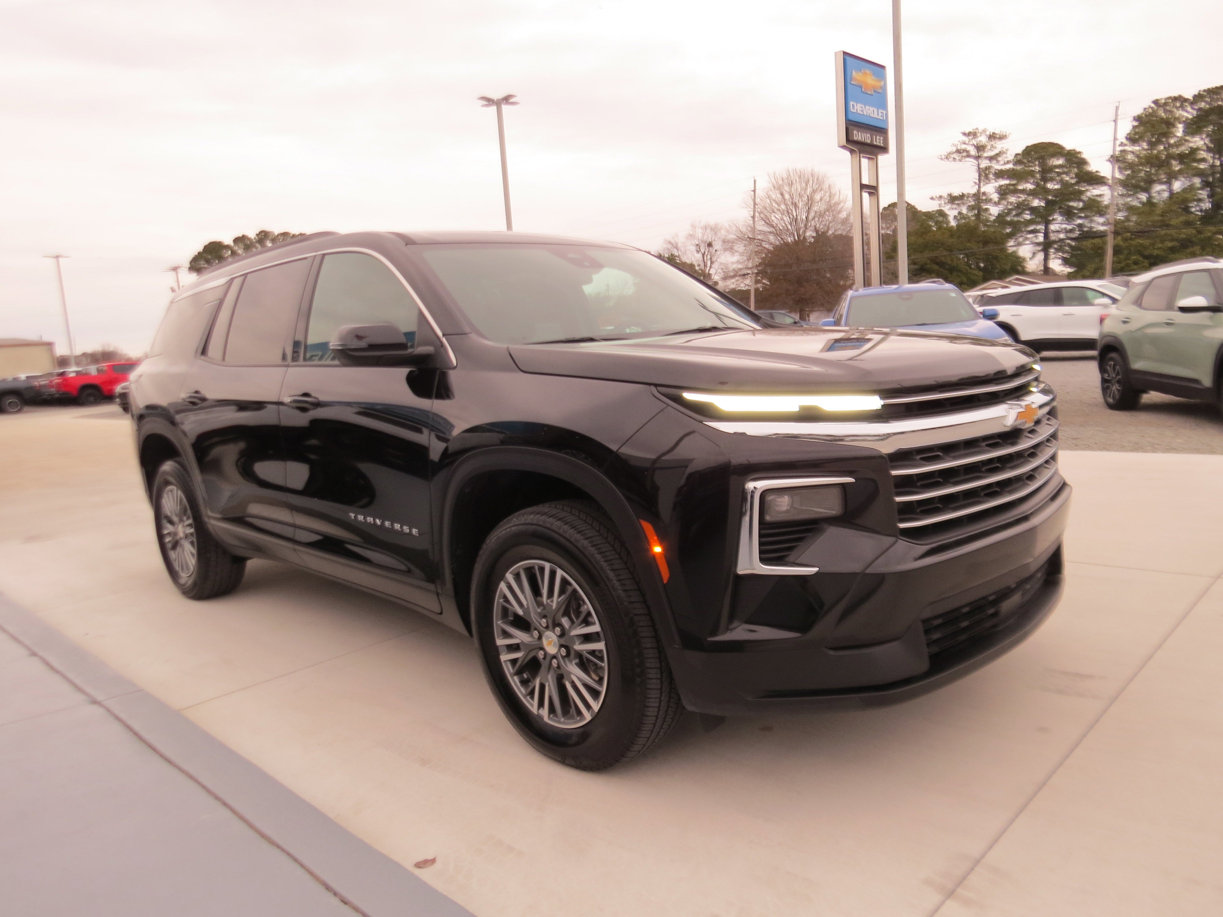 2025 Chevrolet Traverse LT