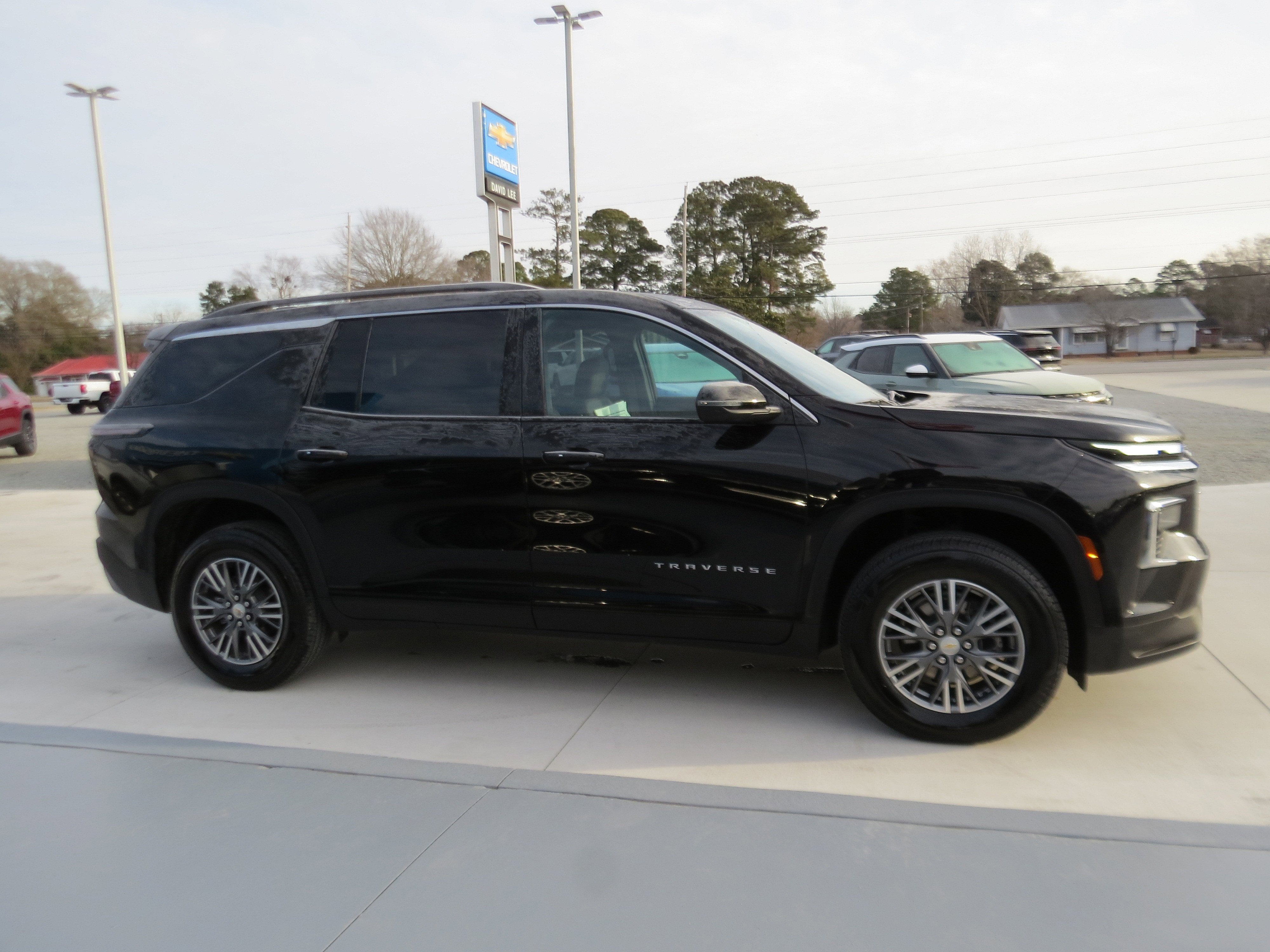 2025 Chevrolet Traverse LT