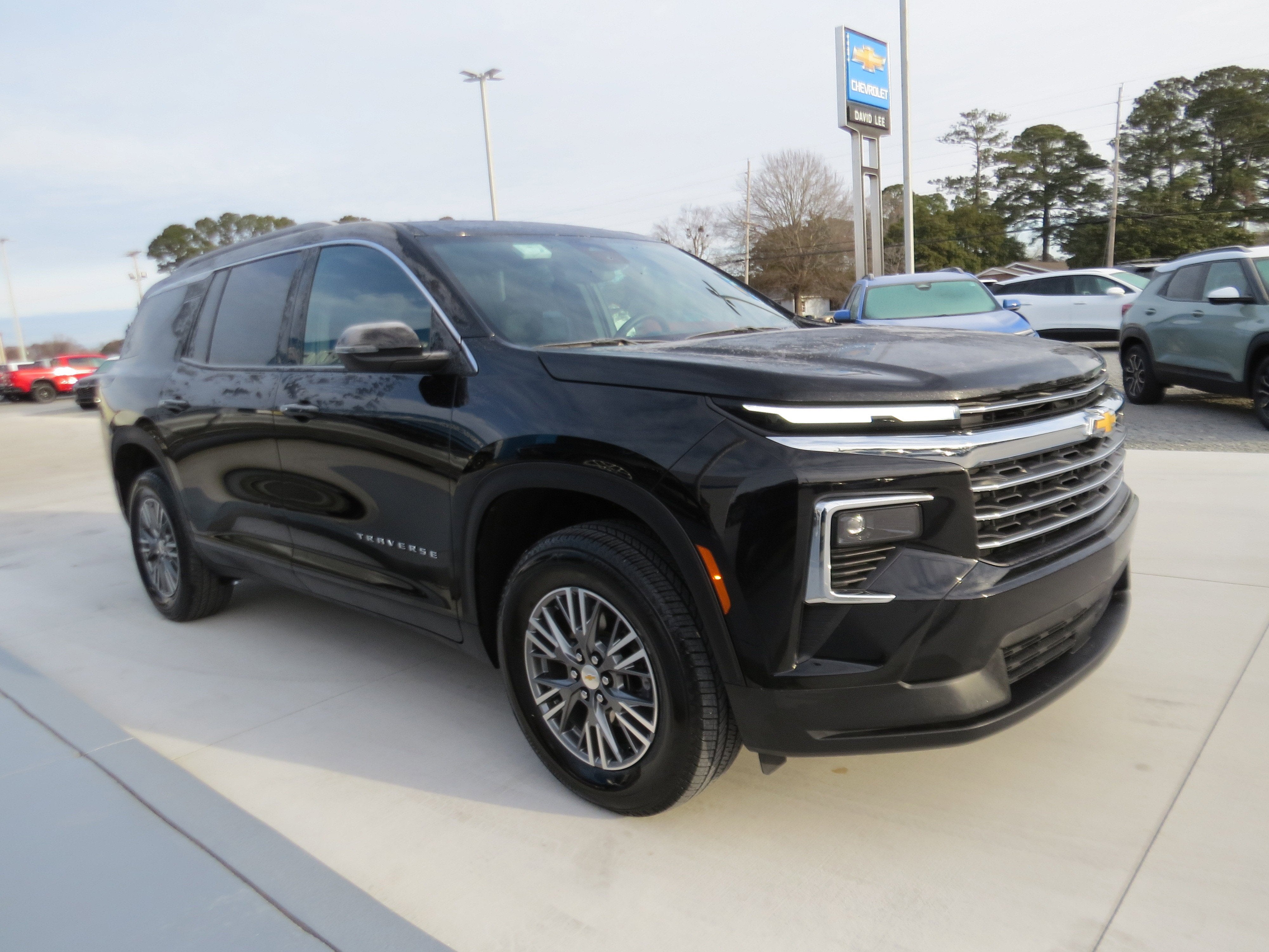 2025 Chevrolet Traverse LT
