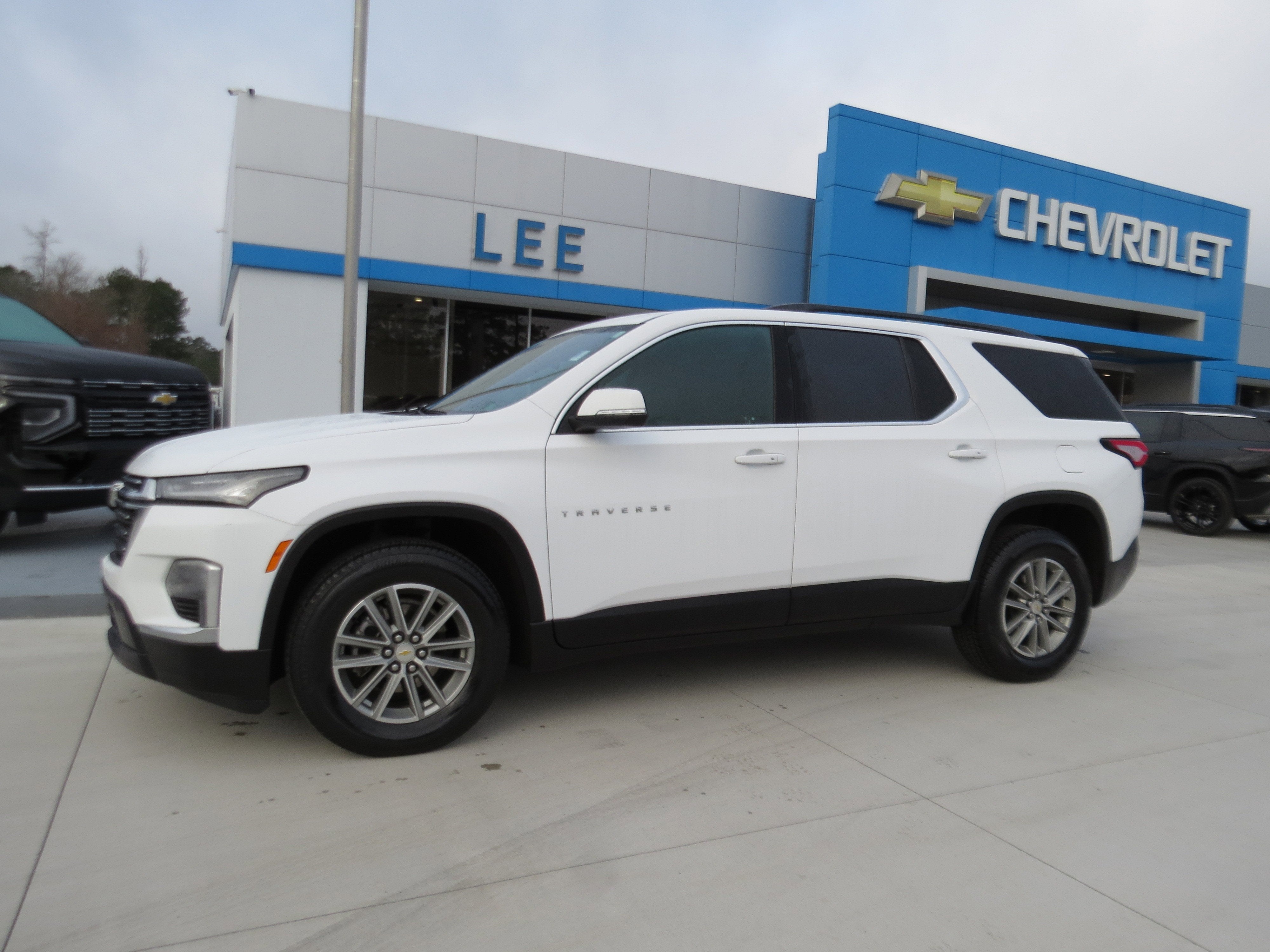 2023 Chevrolet Traverse LT Leather