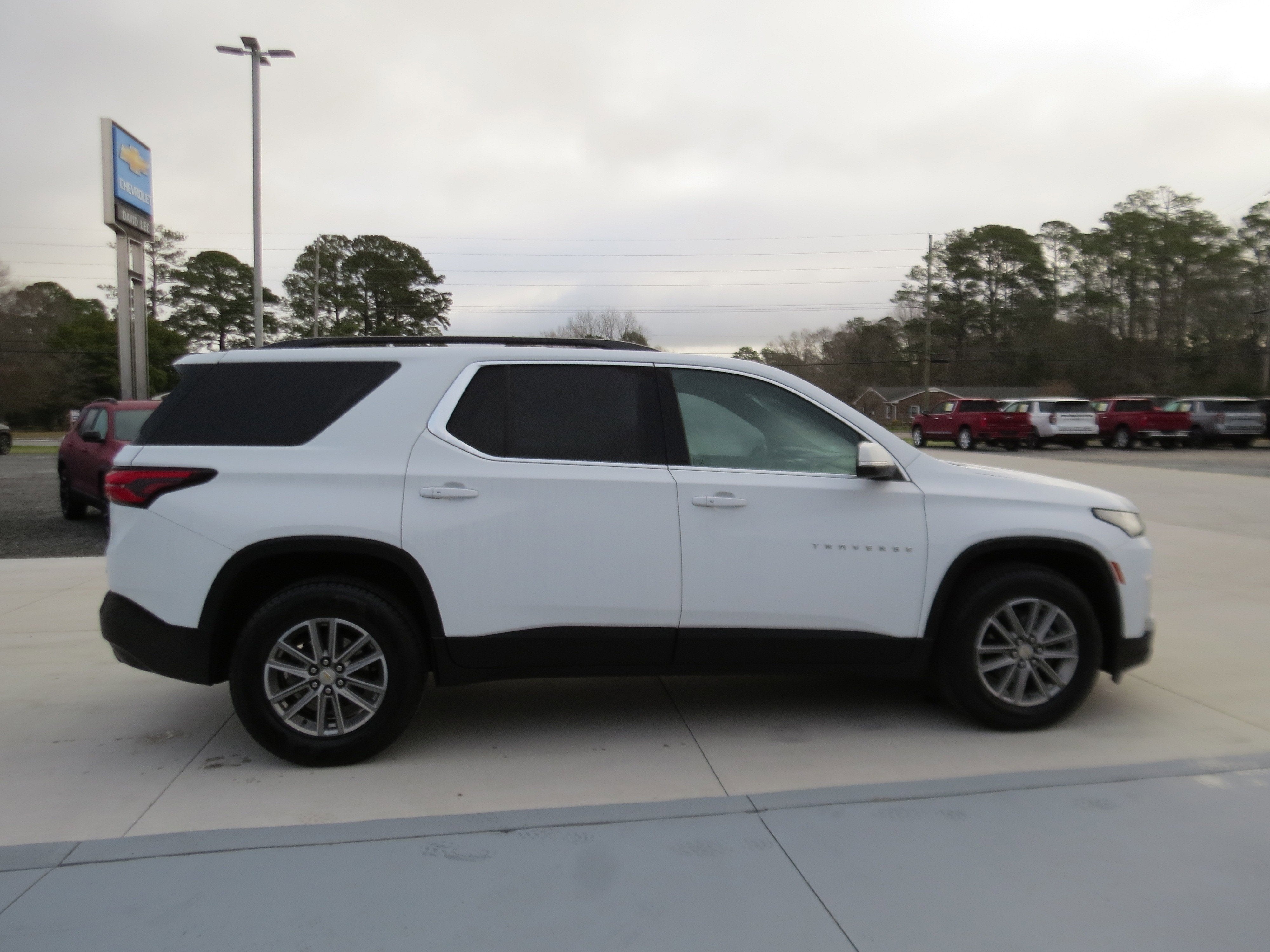 2023 Chevrolet Traverse LT Leather