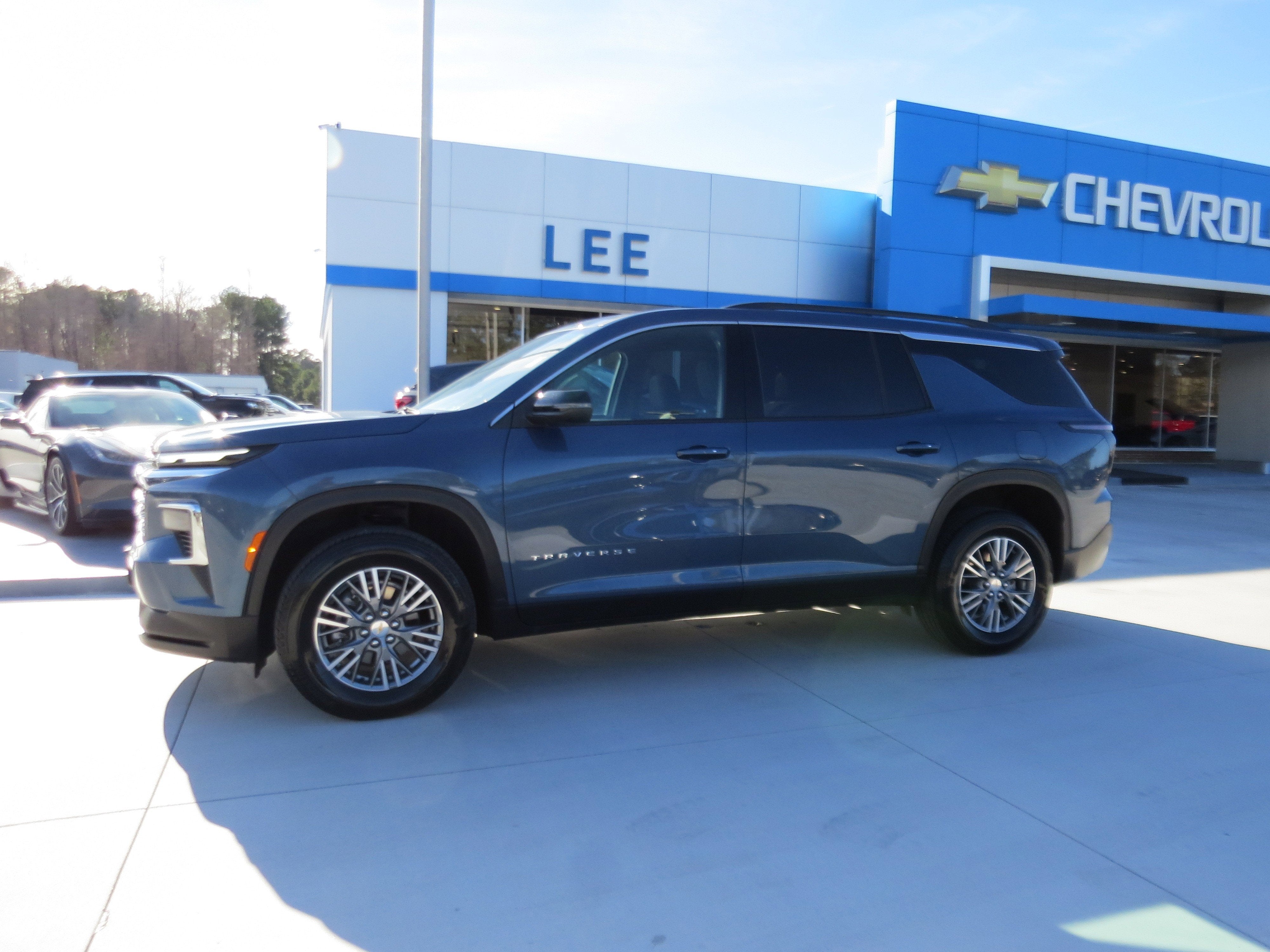 2025 Chevrolet Traverse LT