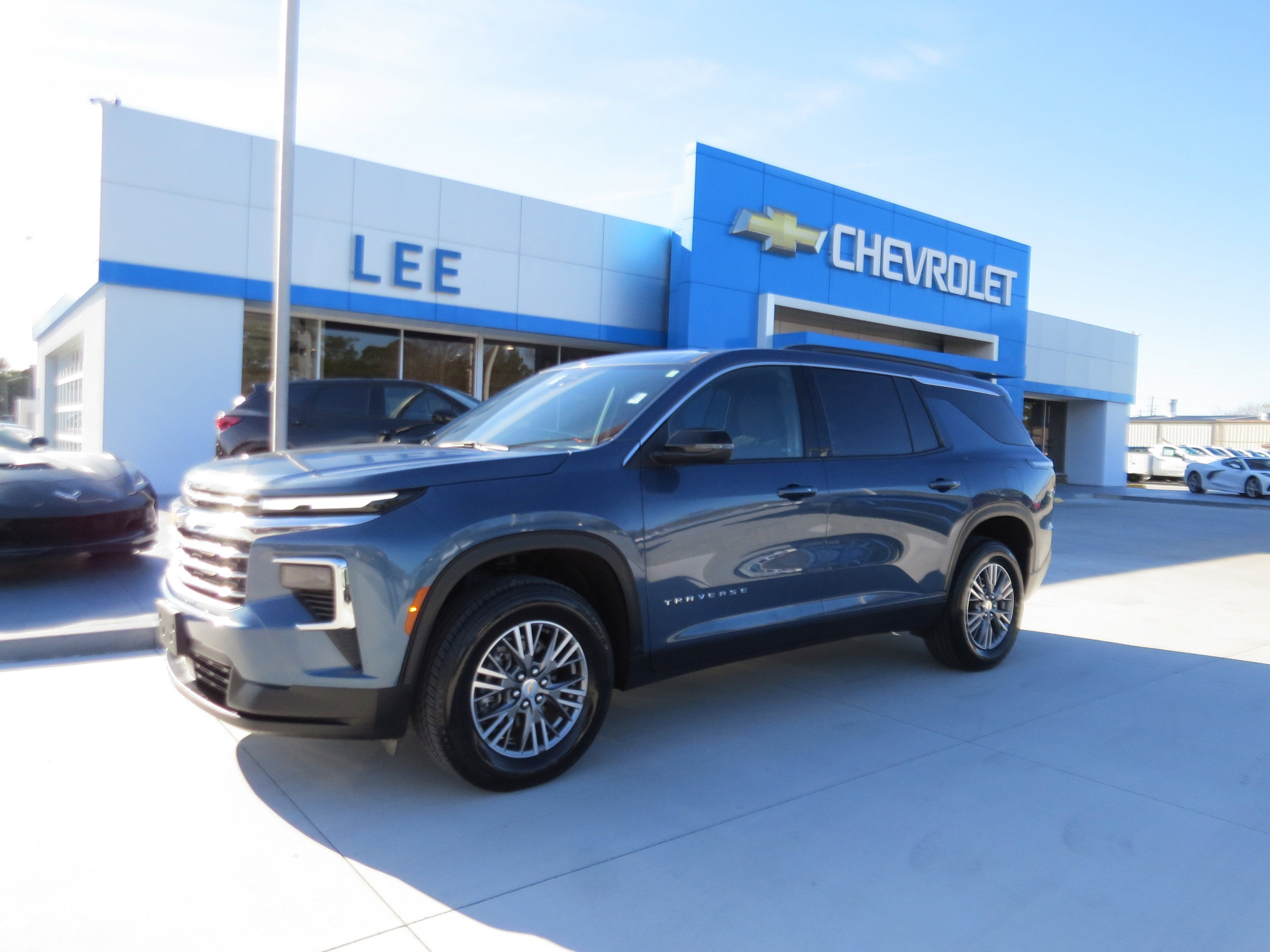 2025 Chevrolet Traverse LT