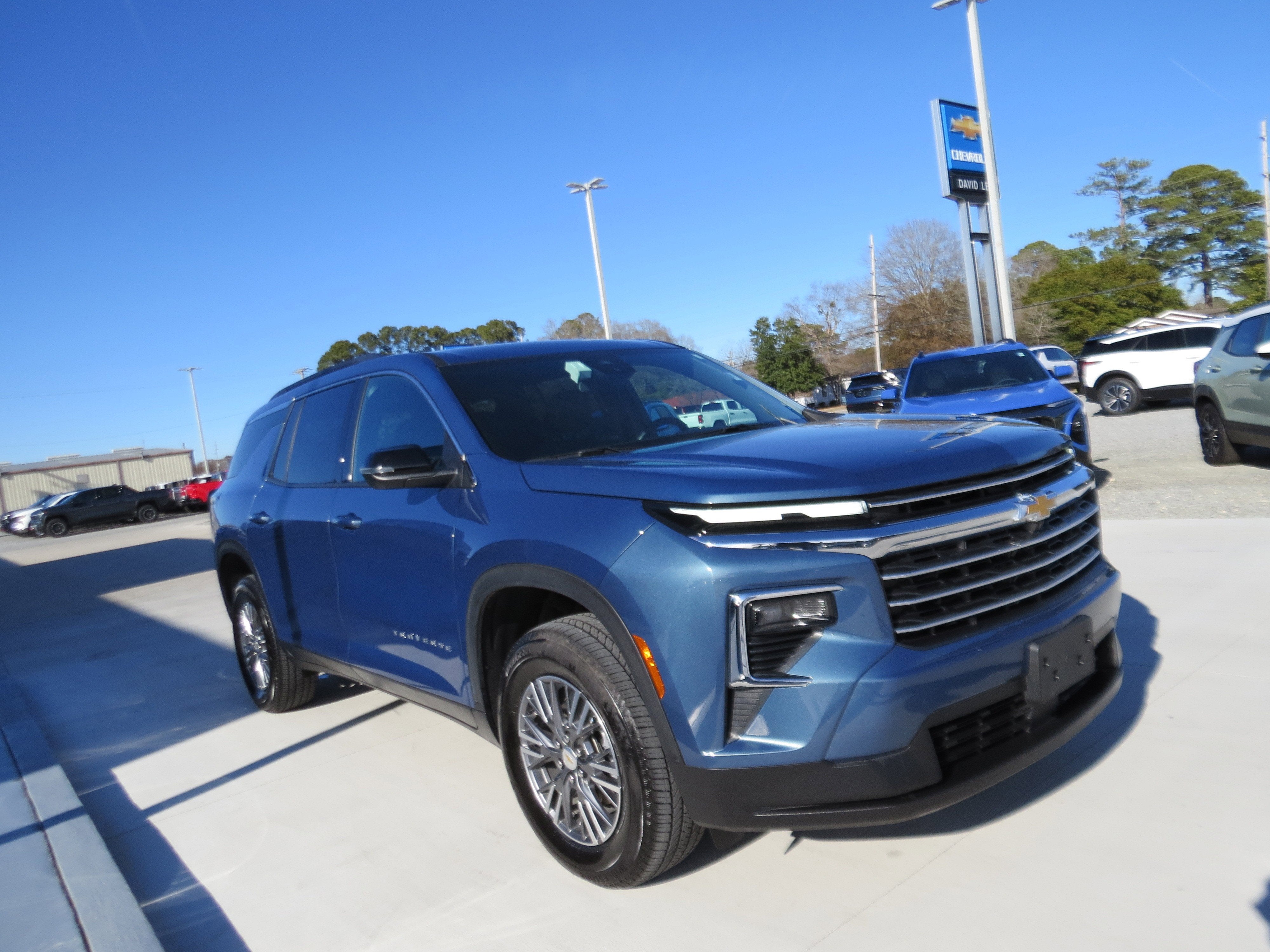 2025 Chevrolet Traverse LT