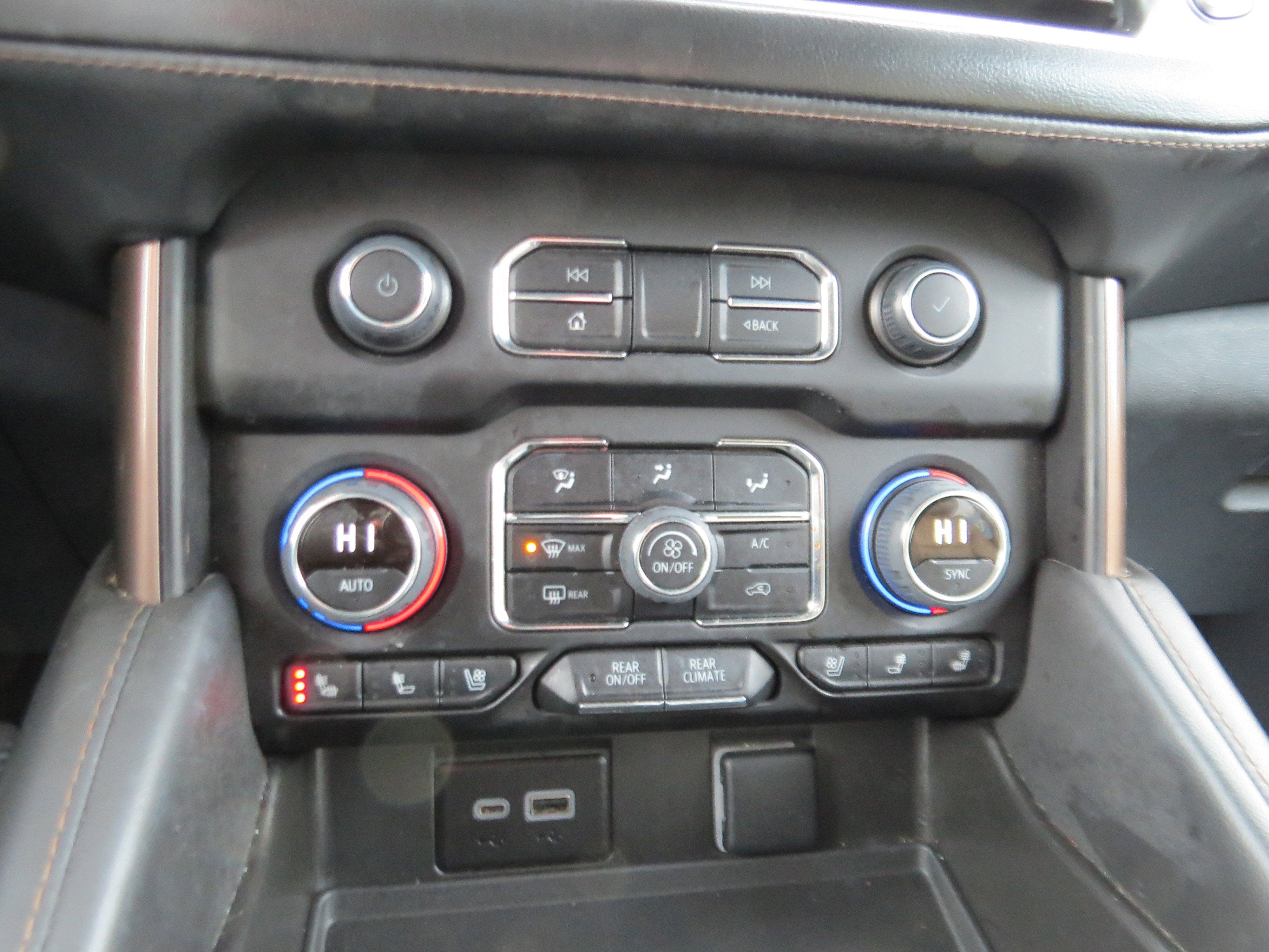 2023 Chevrolet Suburban High Country