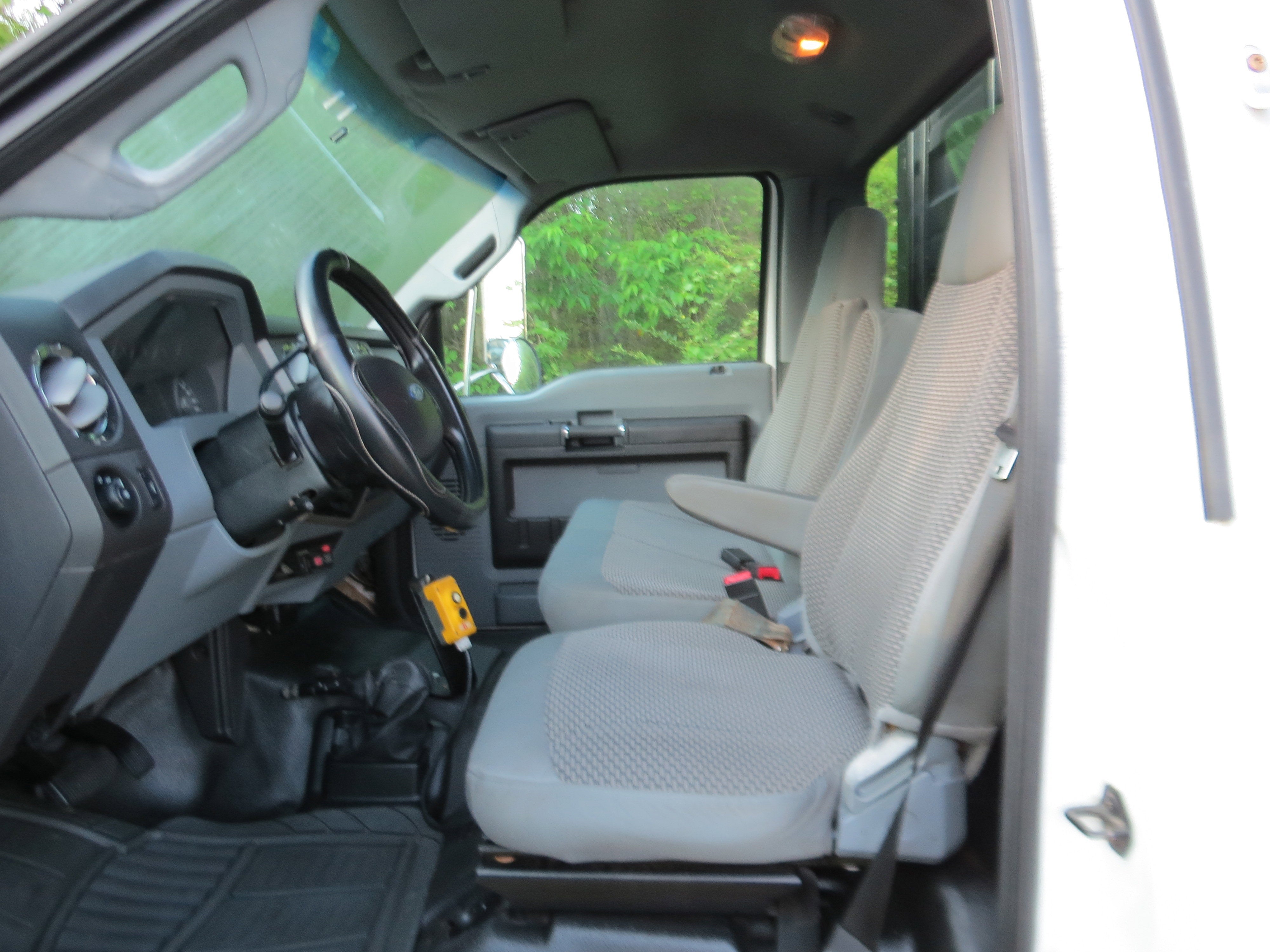 2013 Ford Super Duty F-650 Straight XL