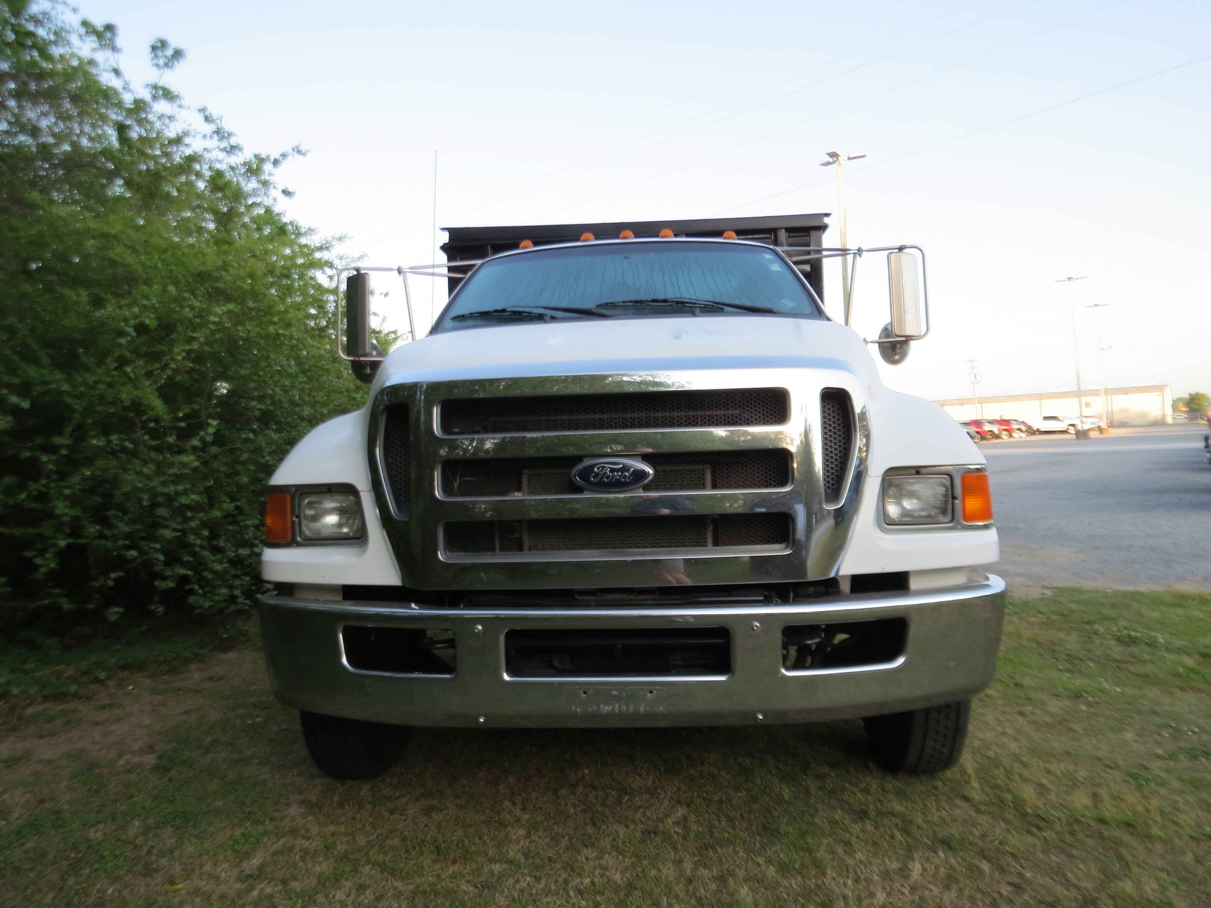 2013 Ford Super Duty F-650 Straight XL