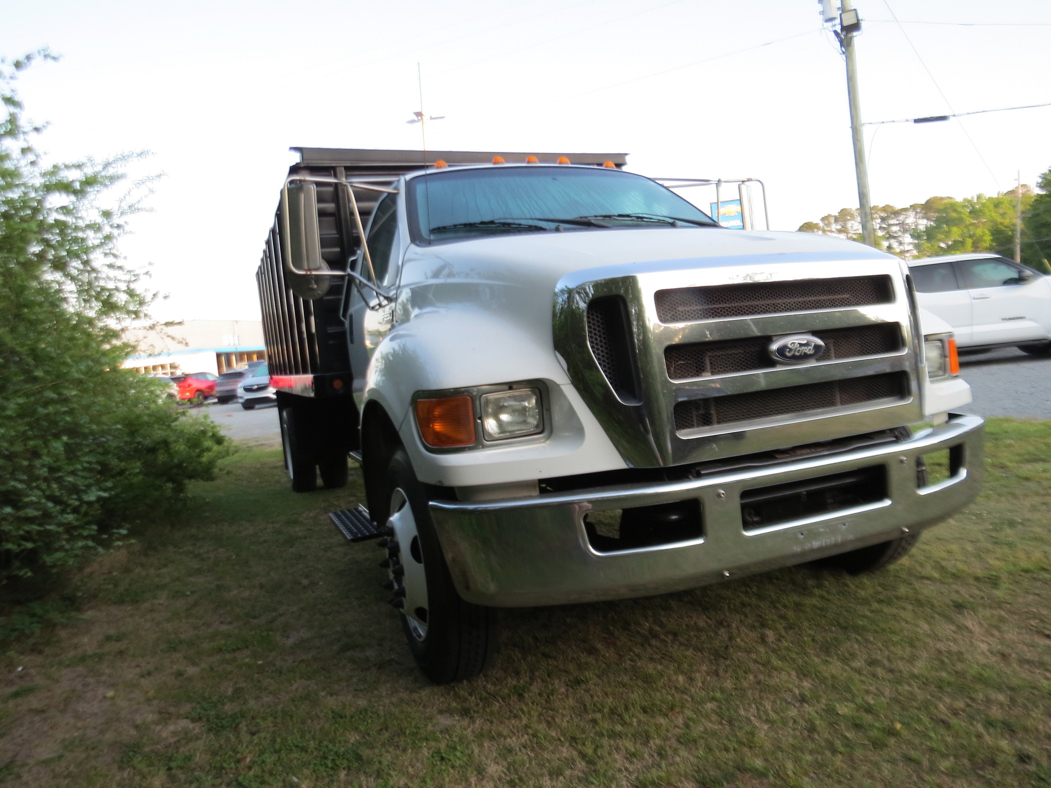 2013 Ford Super Duty F-650 Straight XL
