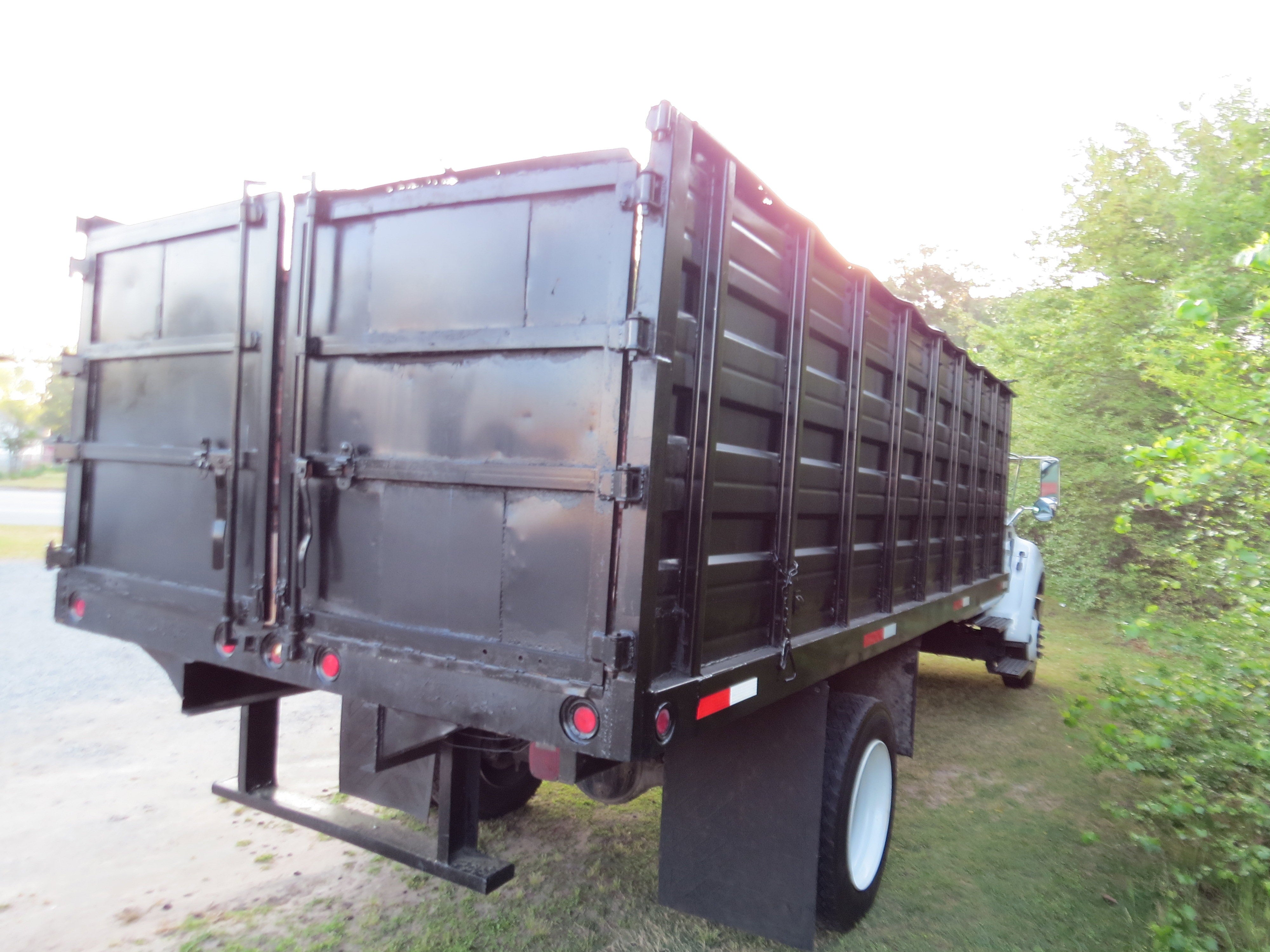2013 Ford Super Duty F-650 Straight XL