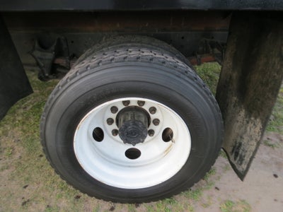 2013 Ford Super Duty F-650 Straight XL