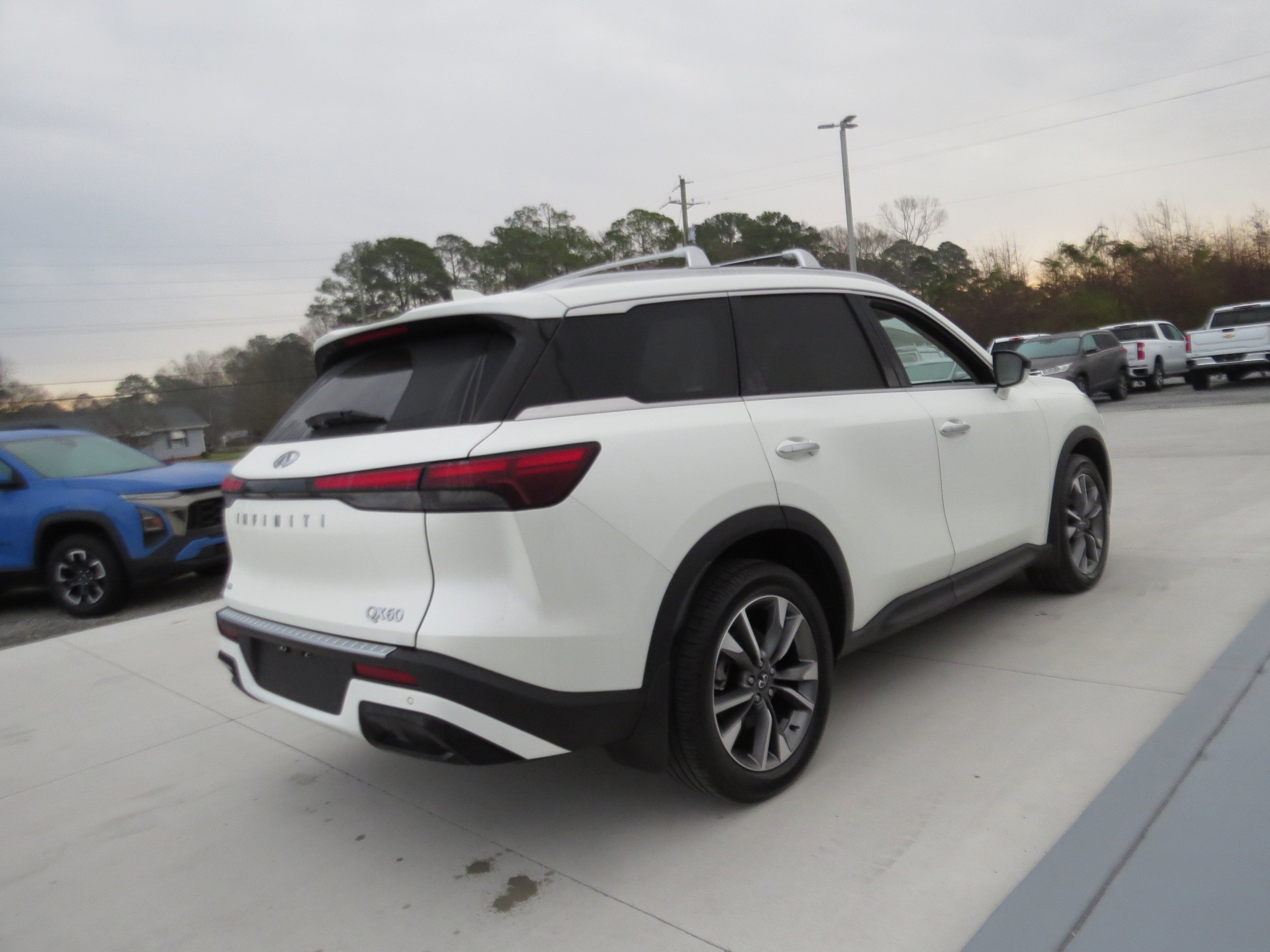 2023 INFINITI QX60 LUXE AWD