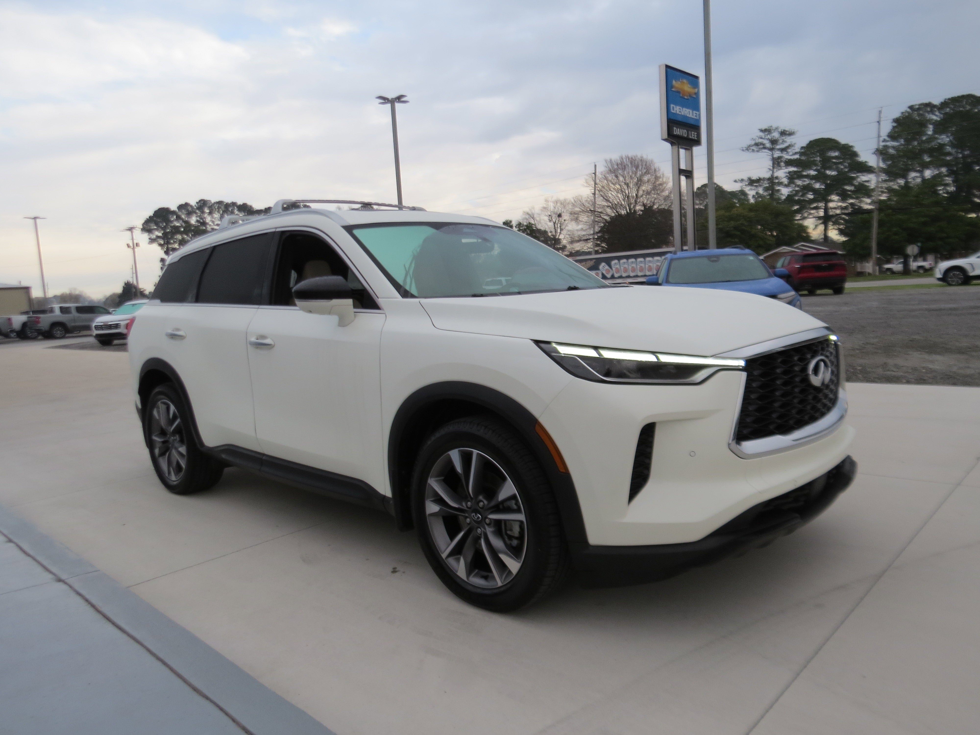 2023 INFINITI QX60 LUXE AWD
