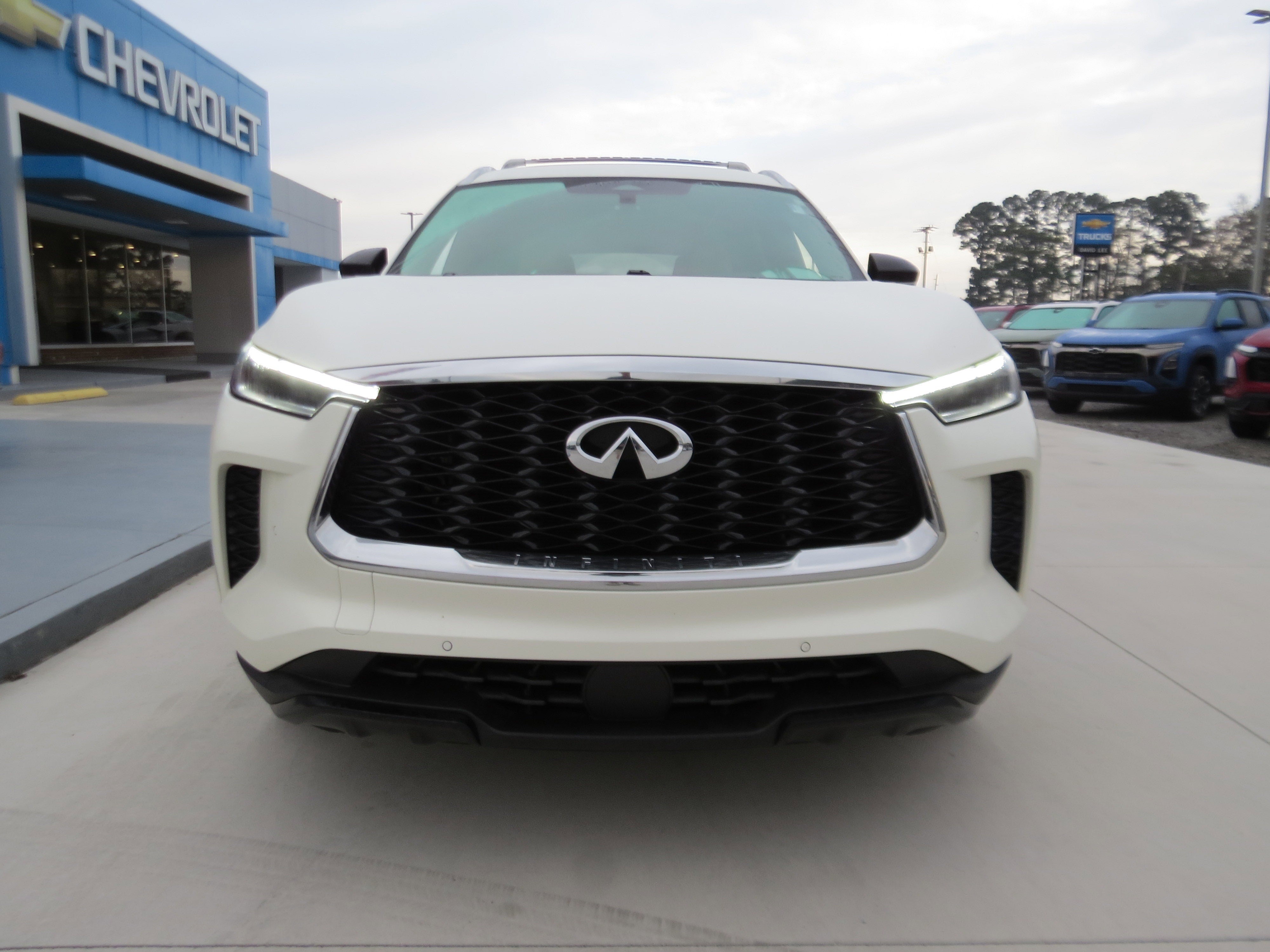 2023 INFINITI QX60 LUXE AWD