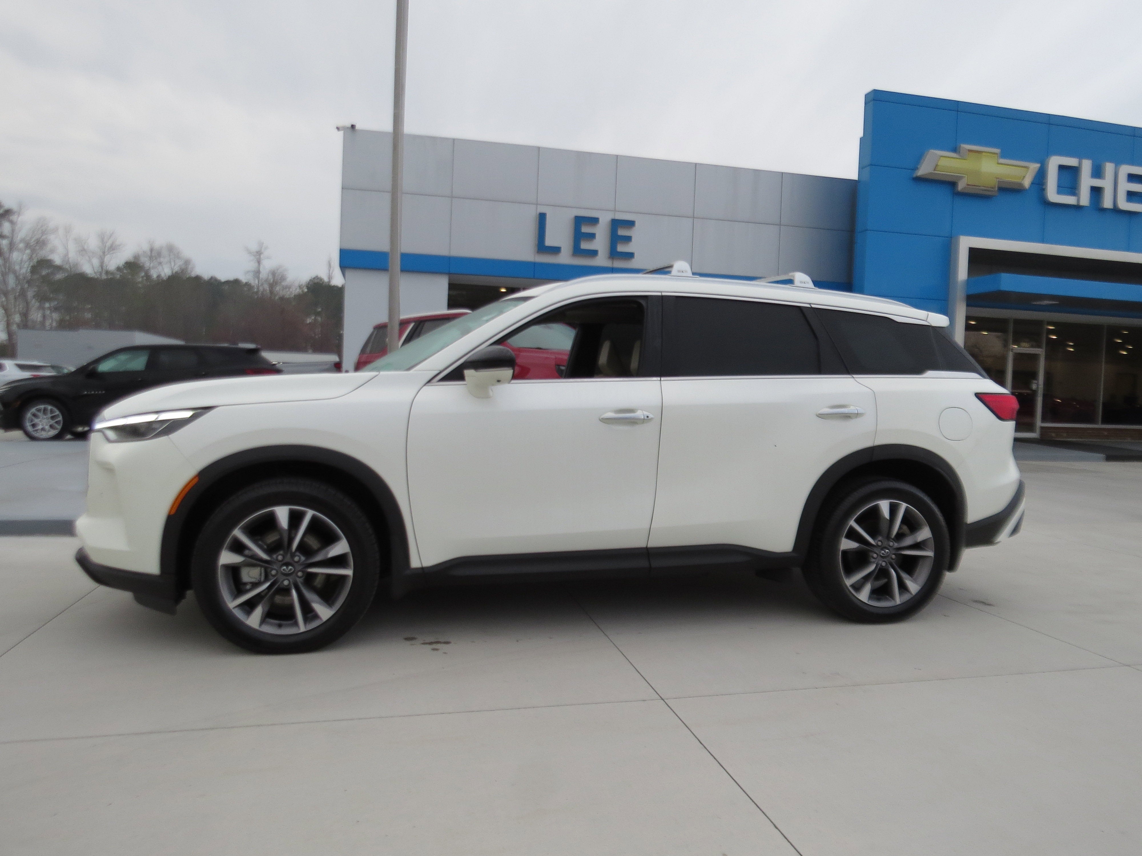 2023 INFINITI QX60 LUXE AWD